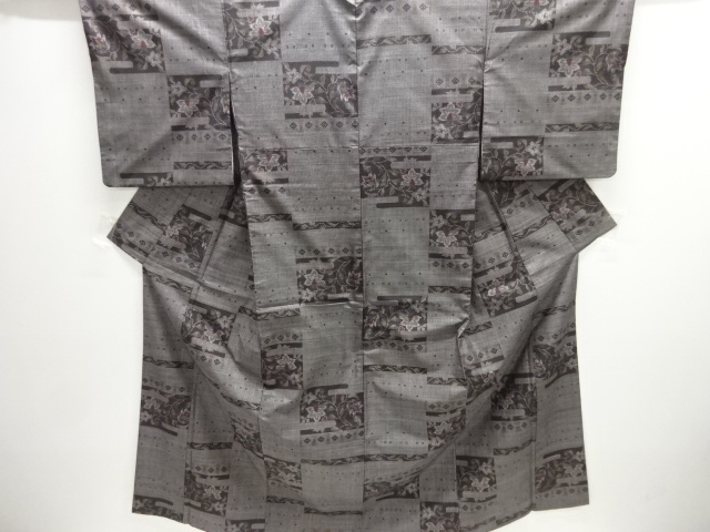 唐花模様織り出し本場泥大島紬着物(5マルキ)